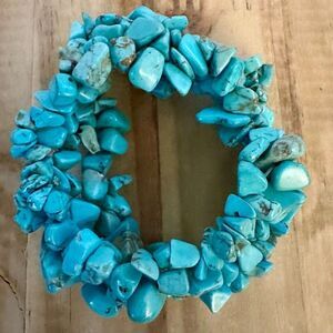 Handmade vintage multi row turquoise chip stretch bracelet